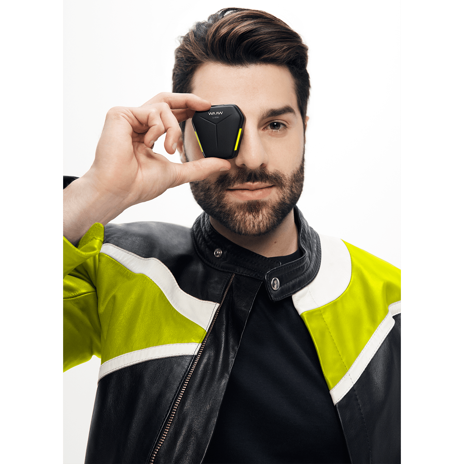 Alok com o Fone de Ouvido Bluetooth ENERGY 100 EBG WAAW by Alok